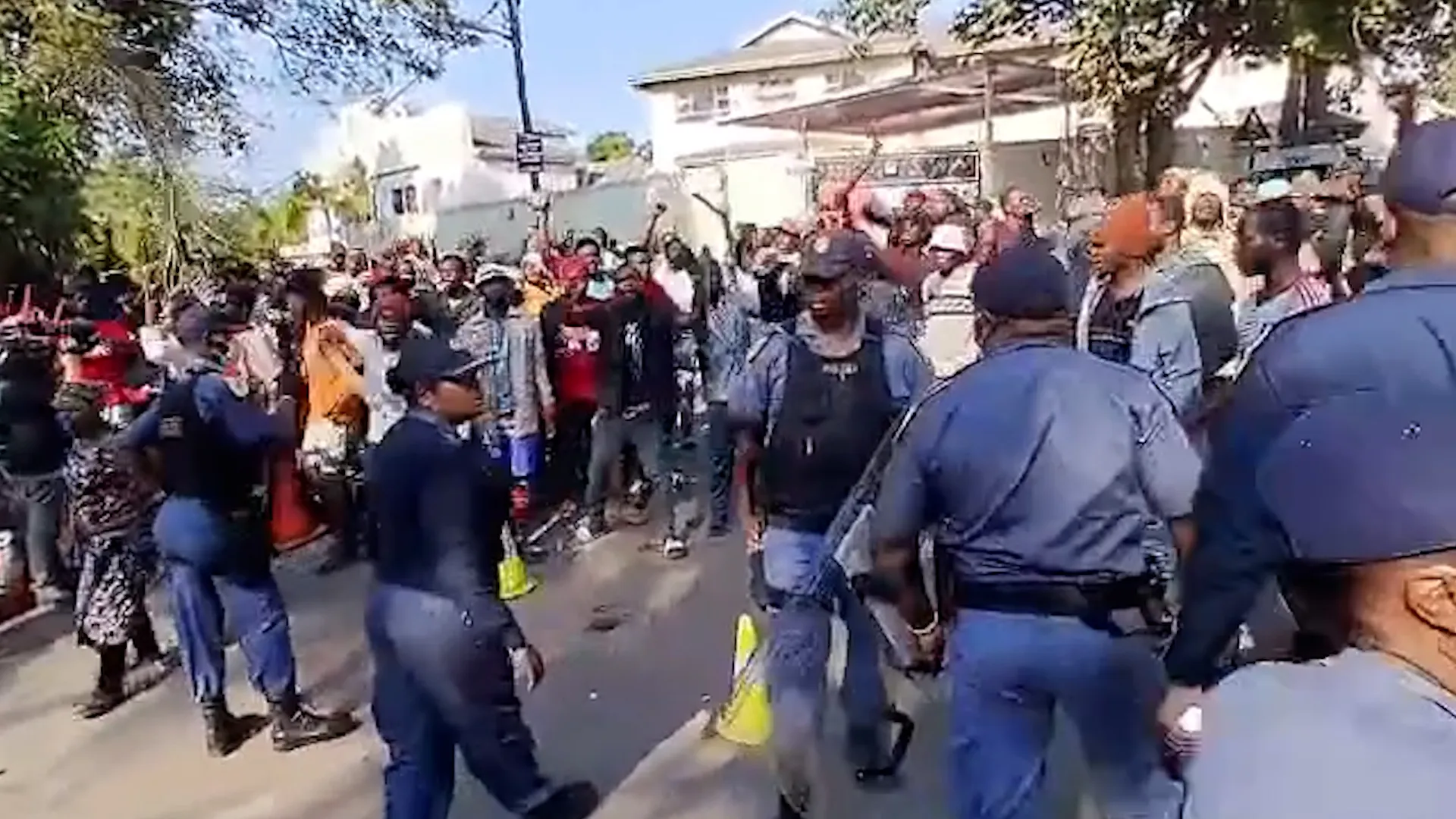 Güney Afrika'da Polis Malavi'li Göçmen Karşıtı Göstericilere Müdahale Etti