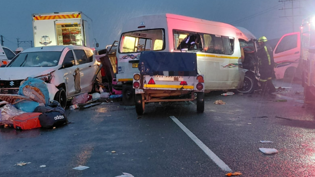 Güney Afrika'da Trafik Kazası 21 Can Aldı