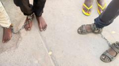 Güney Afrika'da Zincire Vurulmuş Hastalar Kurtarıldı