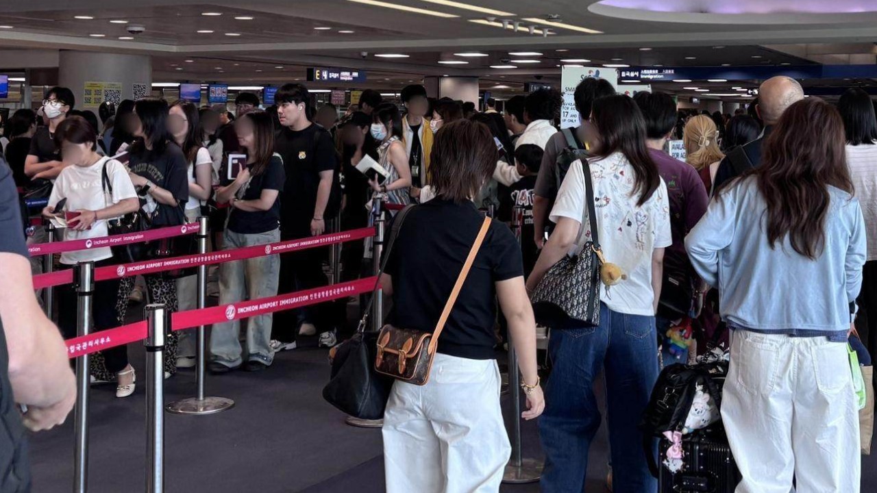 Güney Kore'ye Uçuşlarda Uyarı: Incheon Havalimanı'nda Pasaport Kuyruğu 80 Dakikayı Buluyor