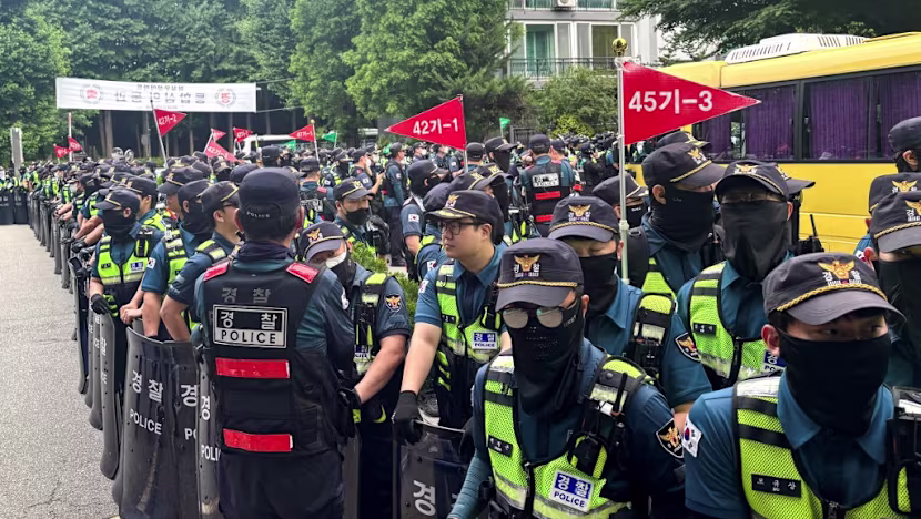 Güney Kore'de oy pusulası krizi: Polis protestocuları dağıttı