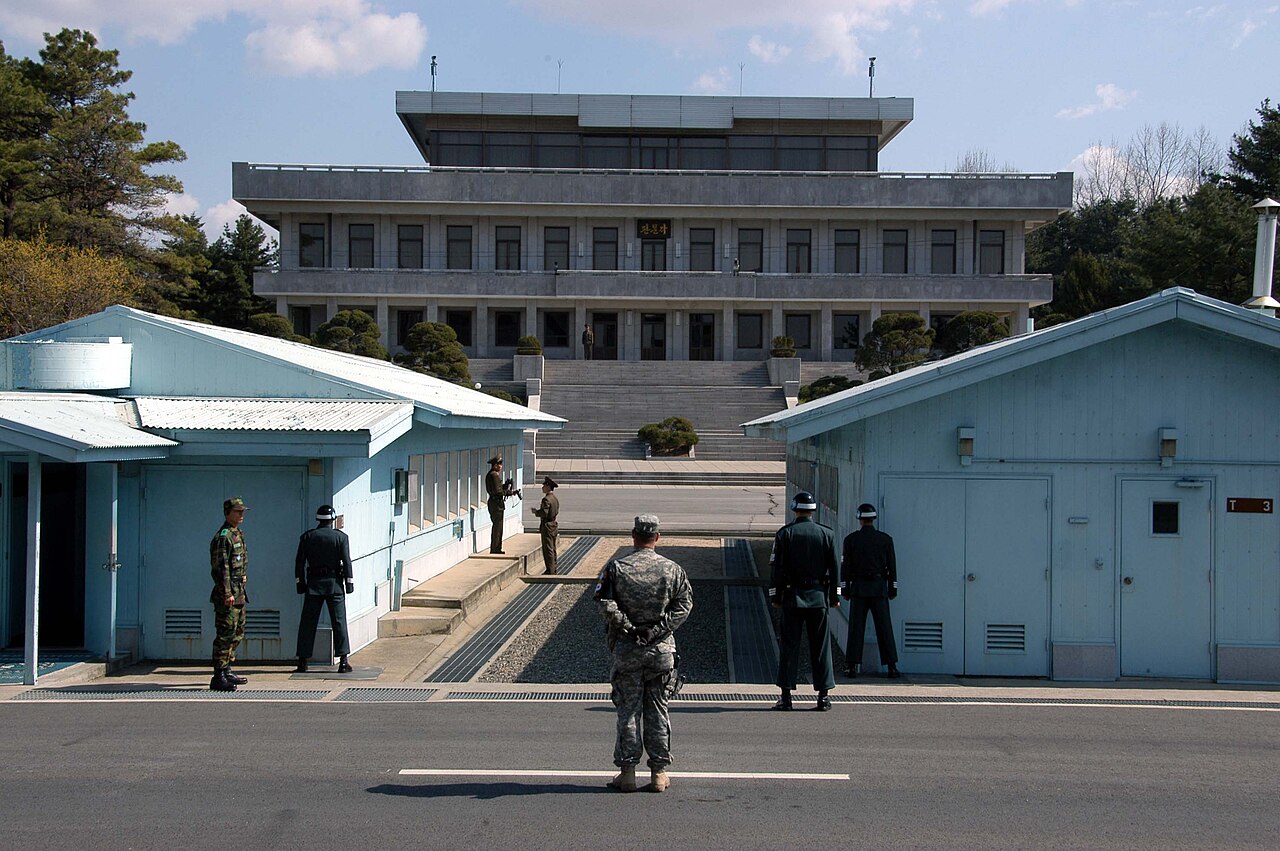 Güney Koreli Subaylar DMZ'de Mayın Patlamasıyla Yaralandı