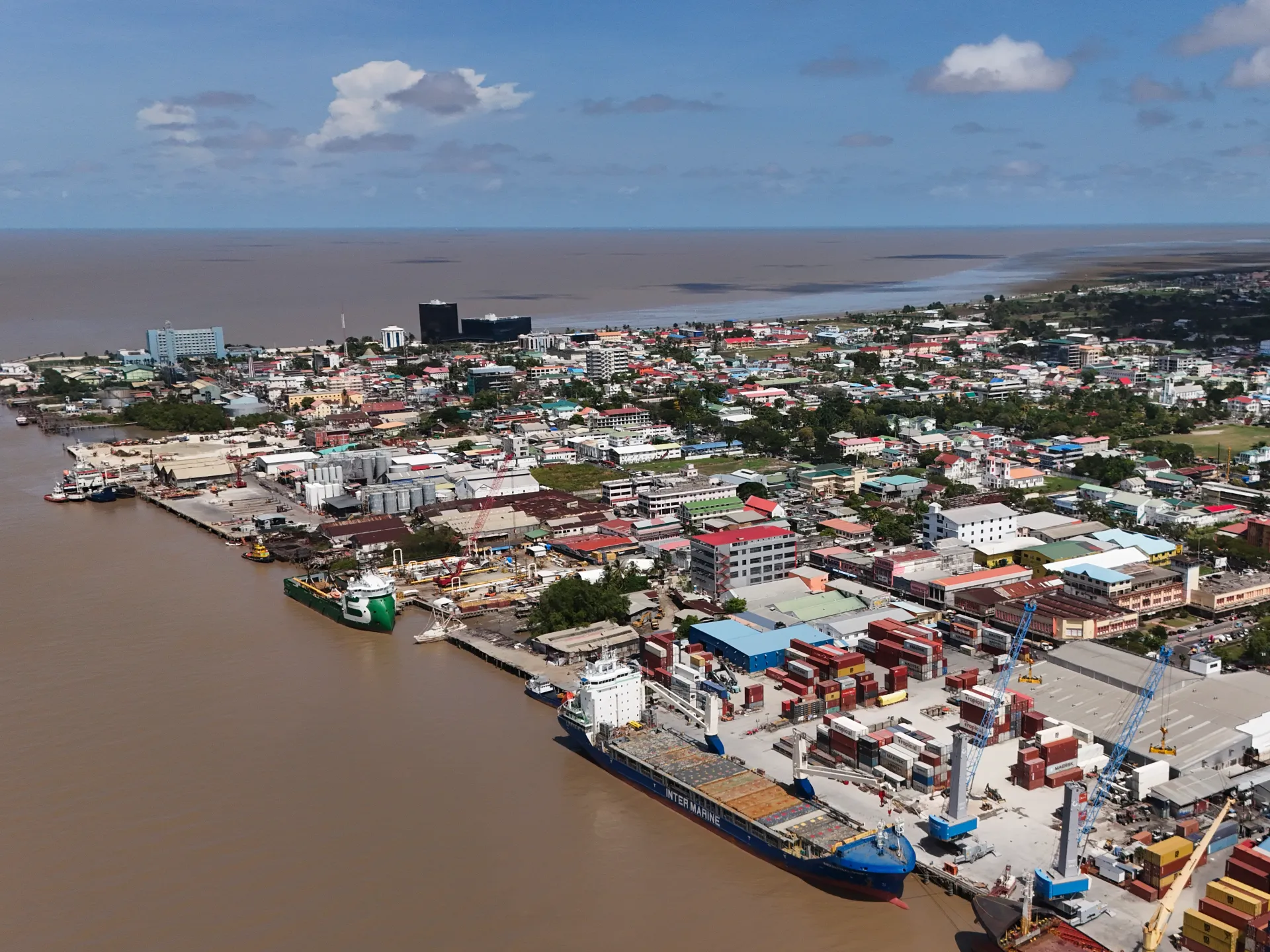 Guyana'da 116 Kişilik Feribot Alabora Oldu: 50'den Fazla Kişi Kurtarıldı