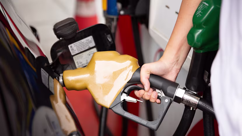 Ham Petrol Fiyatları Düşüyor: Benzin İnecek mi