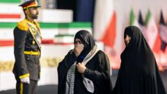 Hamenei'nin cenazesinde Tahran'da büyük kalabalık