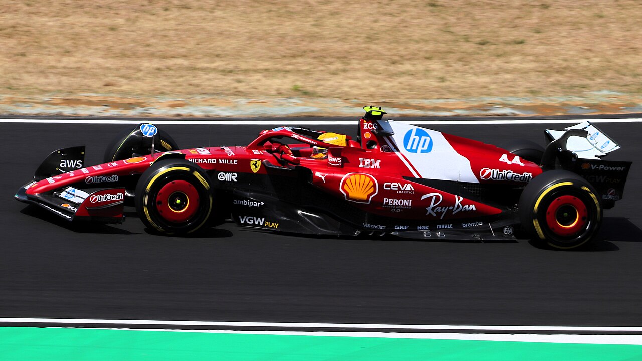 Hamilton Ferrari ile ilk zaferini kazandı, Antonelli'nin serisi sona erdi