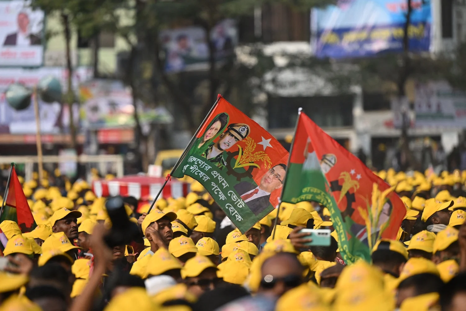 Hasina'nın Bangladeş'e Dönüşü: Tutuklanma Riski ve Siyasi Kriz