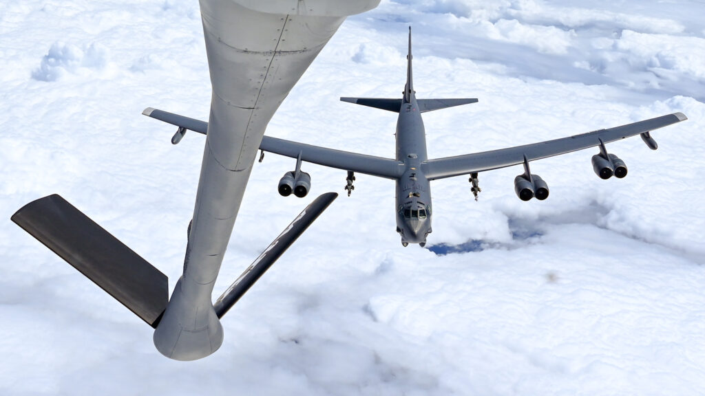 Hava Kuvvetleri B-52'leri Emeklilikten Çekmeyi Değerlendiriyor