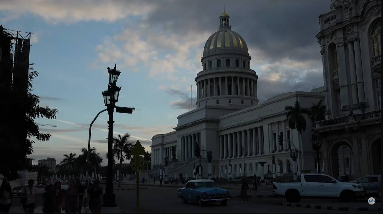 Havana'da Uykusuz Geceler: Küba Nasıl Bir 'Zombi Devlet' Haline Geldi
