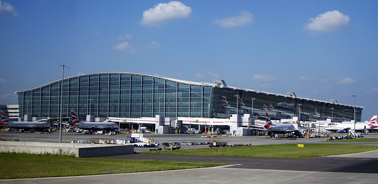 Heathrow, İran Savaşı Gerekçesiyle Yolcu ve Kâr Düşüşü Bekliyor