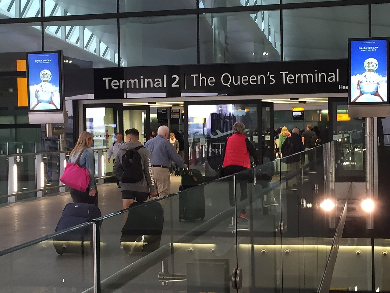 Heathrow'da sel felaketi: Terminal 2 ve 3'e erişim kısıtlandı