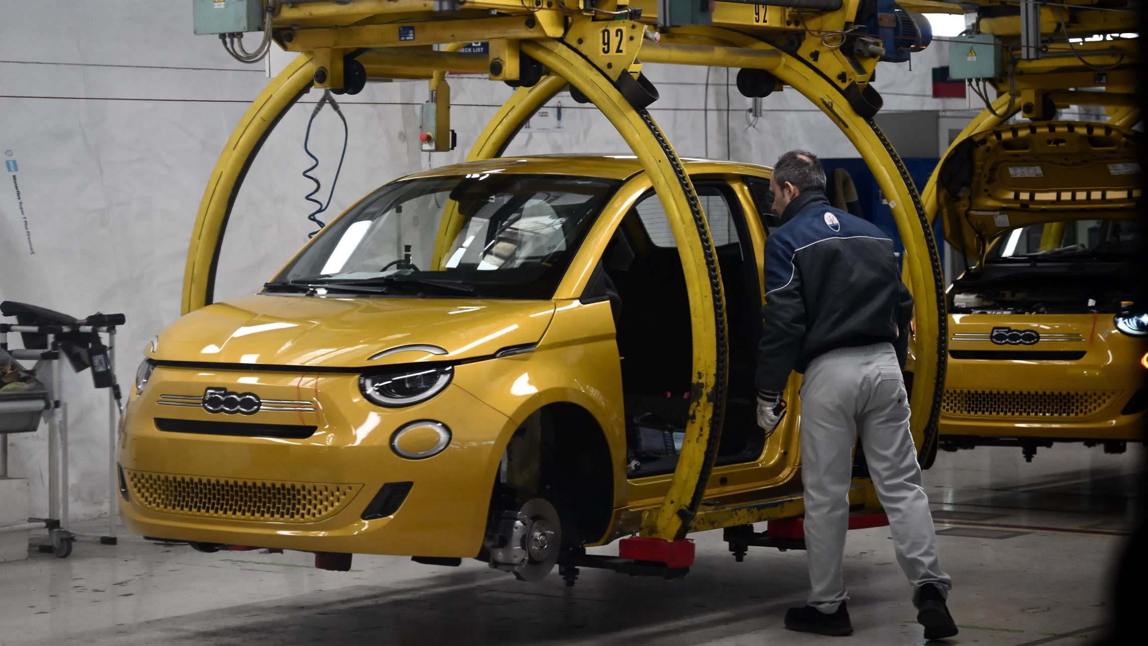 Hedge fonlar Çin rekabeti endişesiyle Avrupalı otomotiv devlerine karşı bahis oynuyor