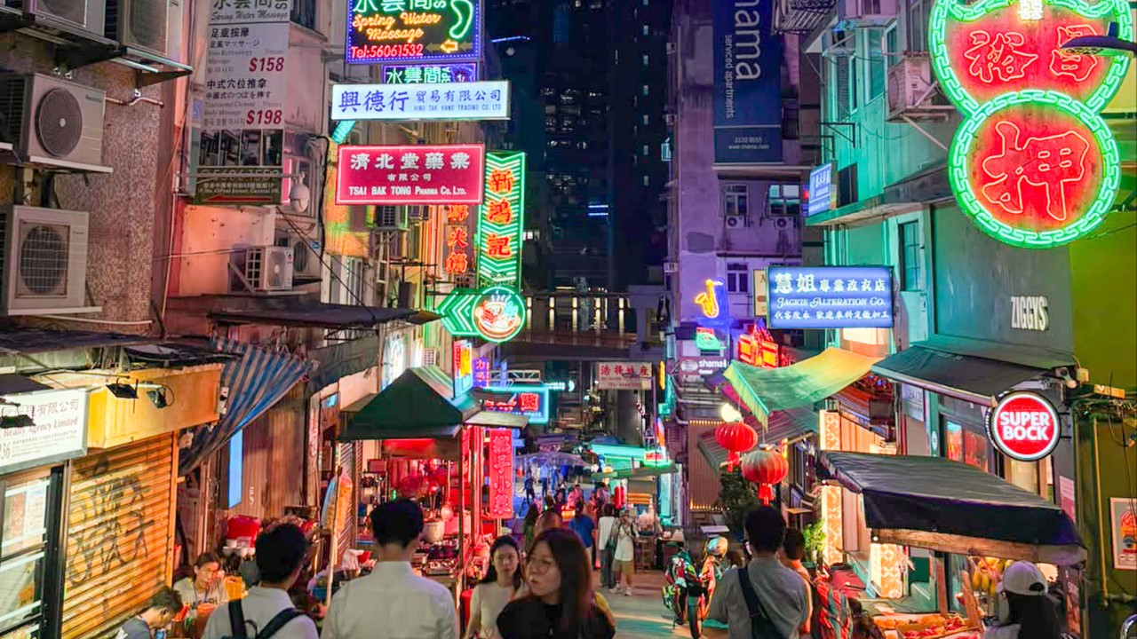 Henry Cavill Hong Kong'da çekimlerde eski şehri canlandırdı