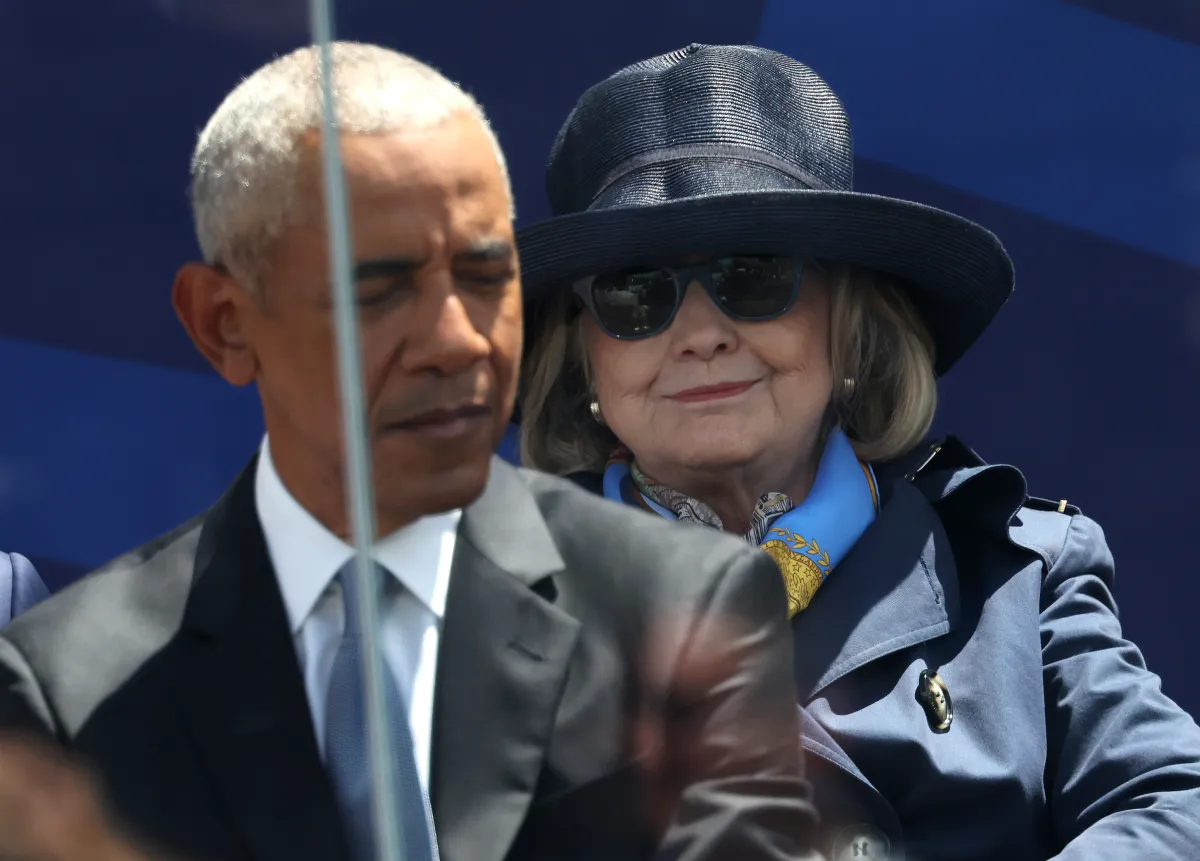 Hillary Clinton, Michelle Obama'nın Trump Eleştirisi Sonrası Barack Obama'nın Tepkisini Paylaştı