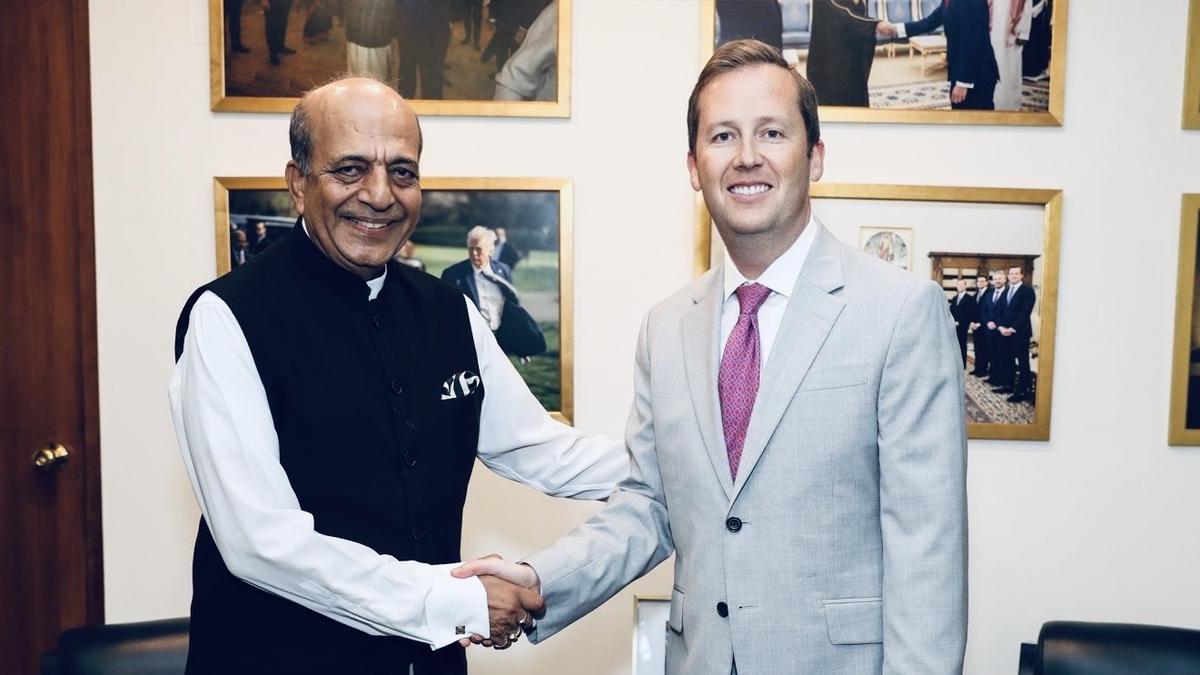 Hindistan'ın Dakka Büyükelçisi ile ABD'nin Yeni Delhi Büyükelçisi İlk Kez Buluştu