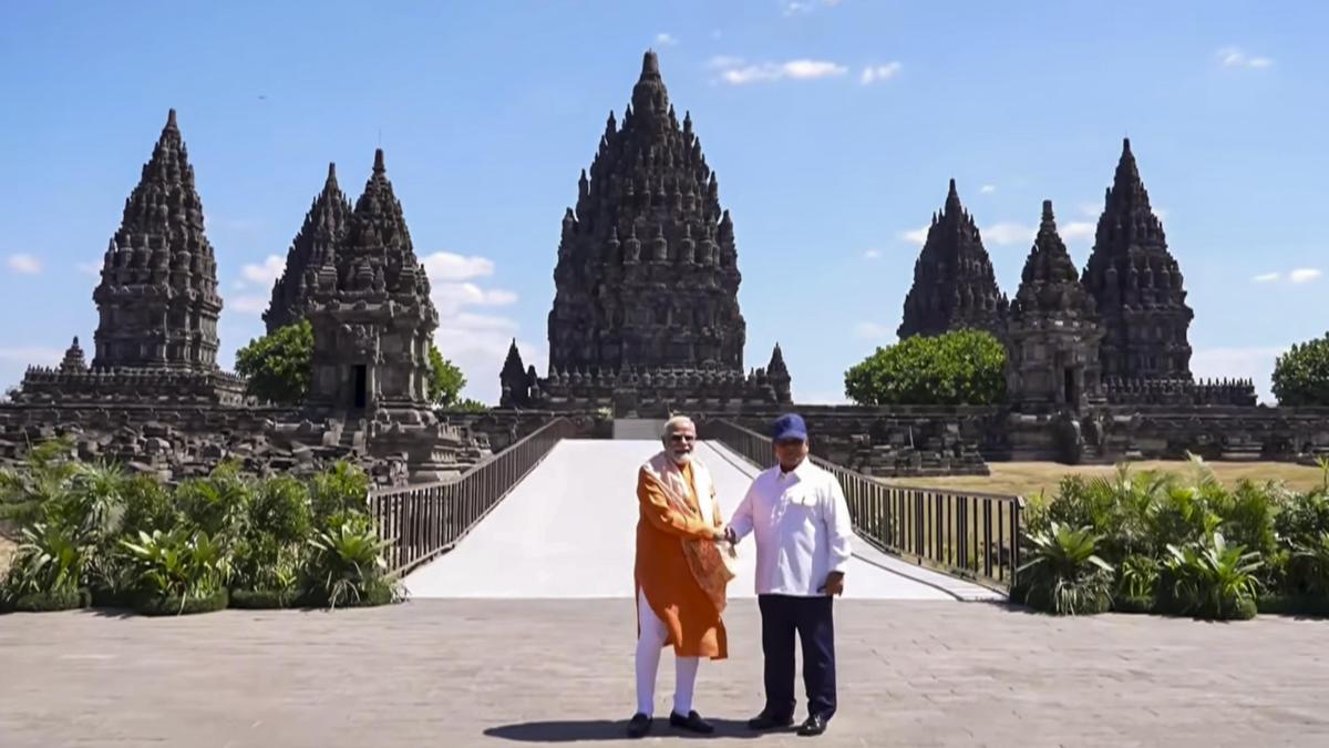 Hindistan Başbakanı Modi ve Endonezya Devlet Başkanı Subianto Prambanan Tapınağı'nı Ziyaret Etti