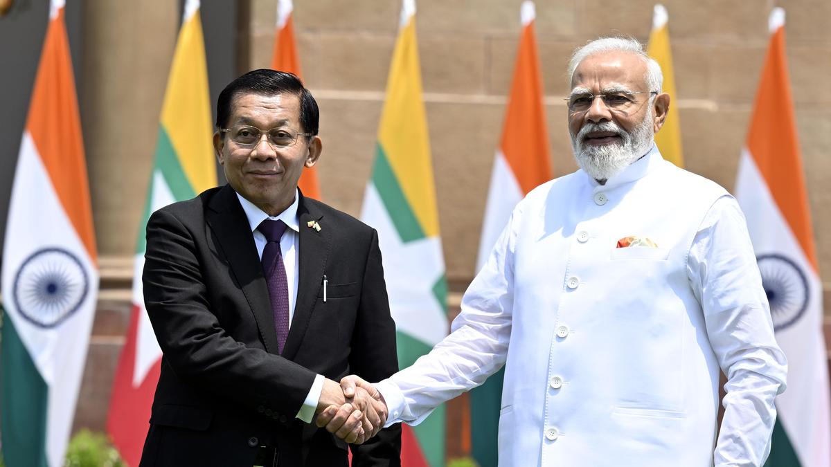 Hindistan Başbakanı Modi, Myanmar Cunta Lideriyle Görüştü