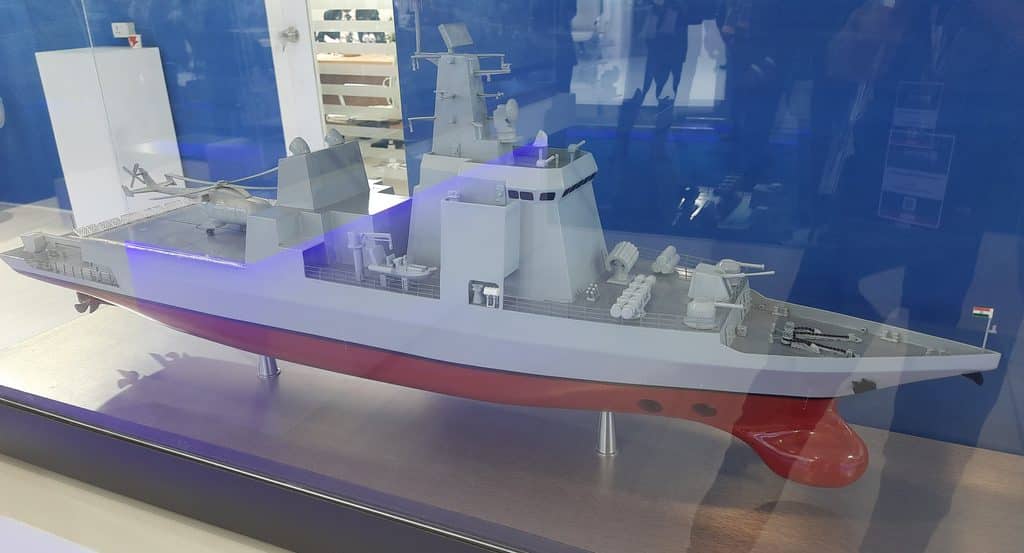 Hindistan Donanması ilk çok amaçlı gemisini hizmete aldı
