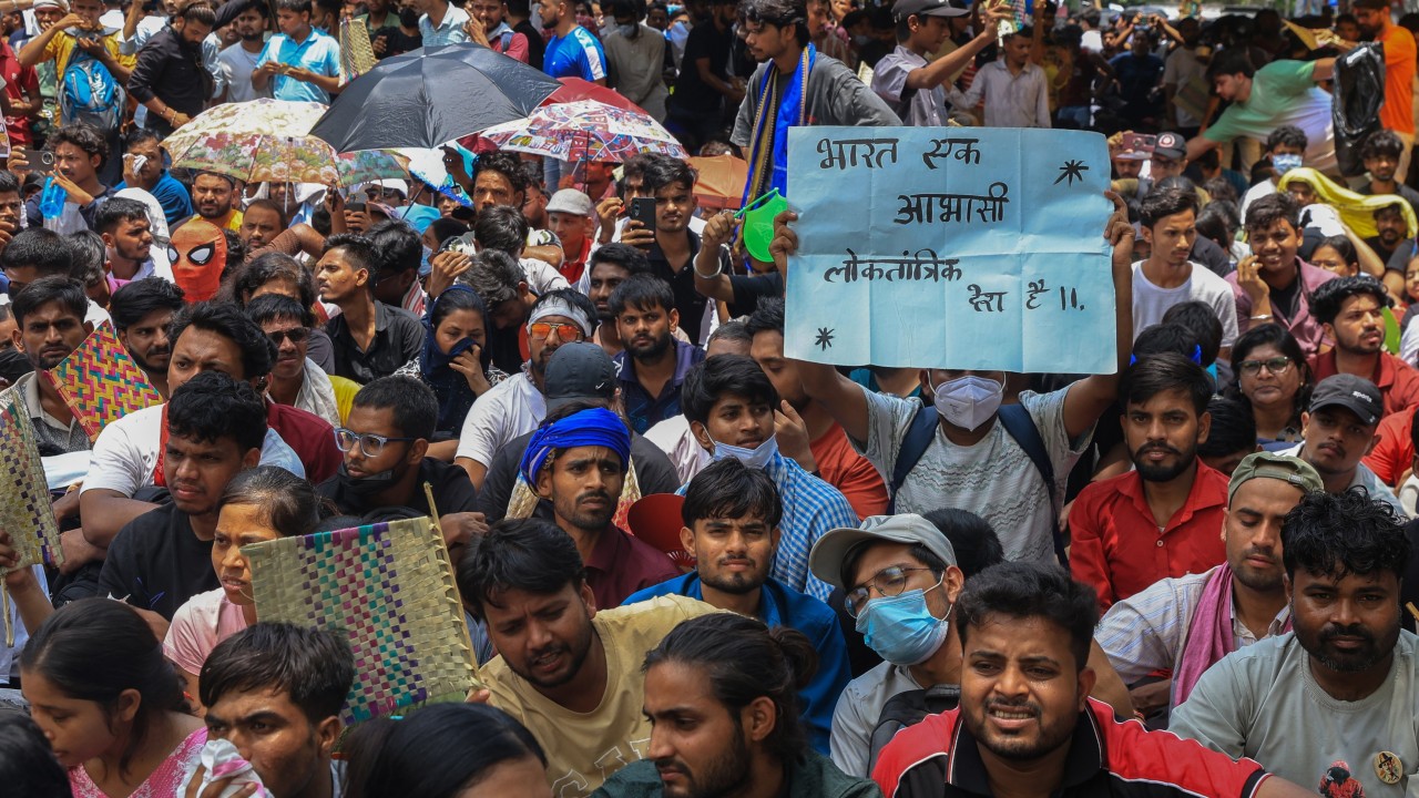 Hindistan'da gençlik Modi'ye neden sırtını döndü