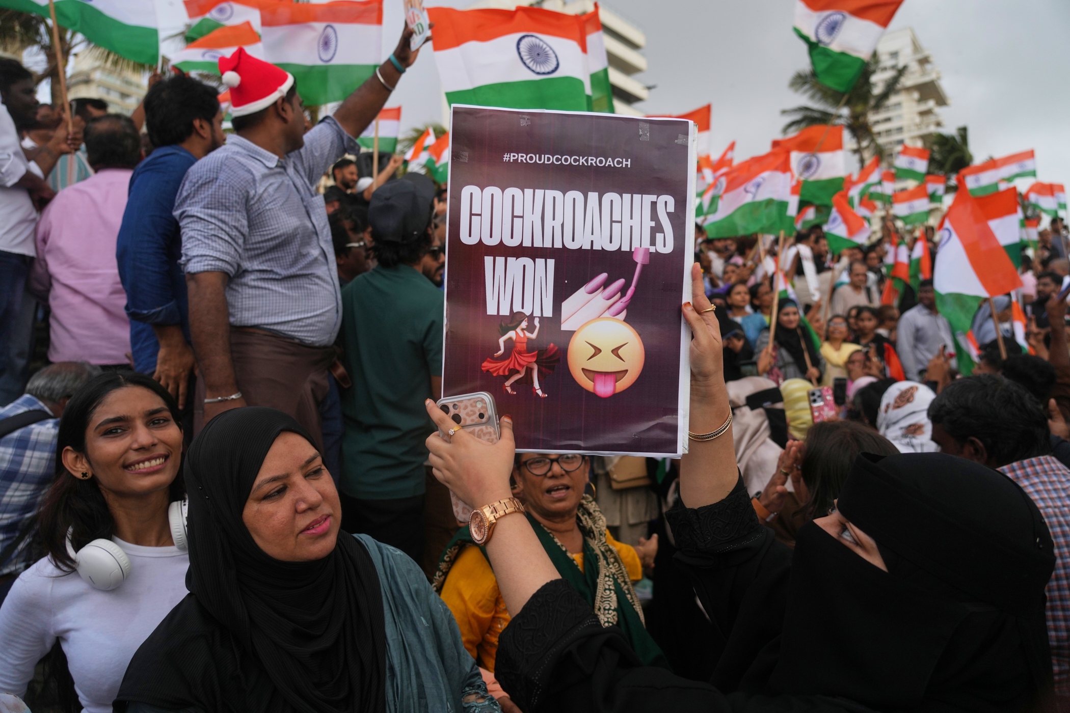 Hindistan'da 'Hamamböceği' Hareketi Bakanı Devirdi: Modi Gençliği Yatıştırabilir mi