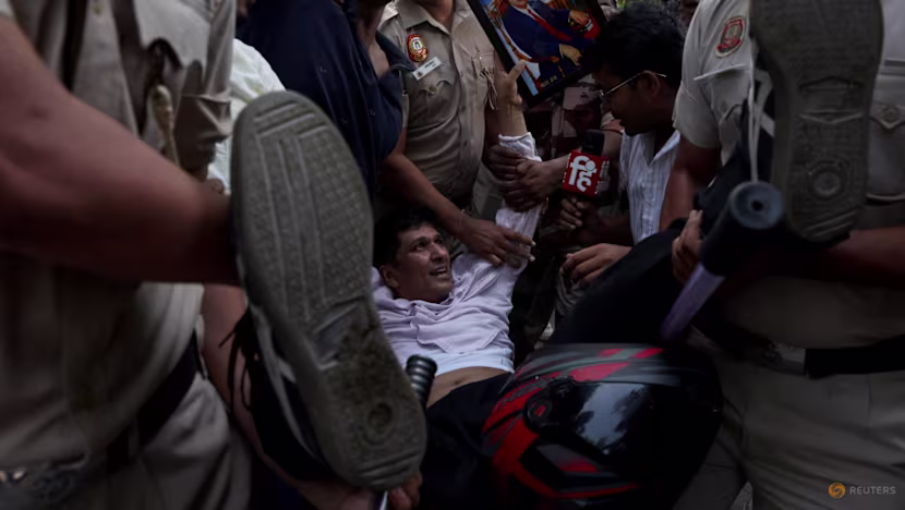 Hindistan'da Seçim Kurulu'na Protesto: Hamamböceği Janata Partisi ve Öğrenciler Sokağa İniyor