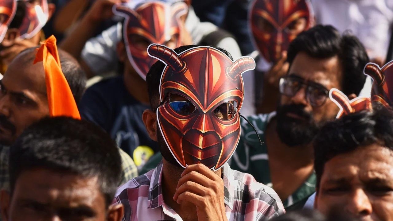Hindistan'da 'Hamamböceği Partisi' gençlik isyanının habercisi mi