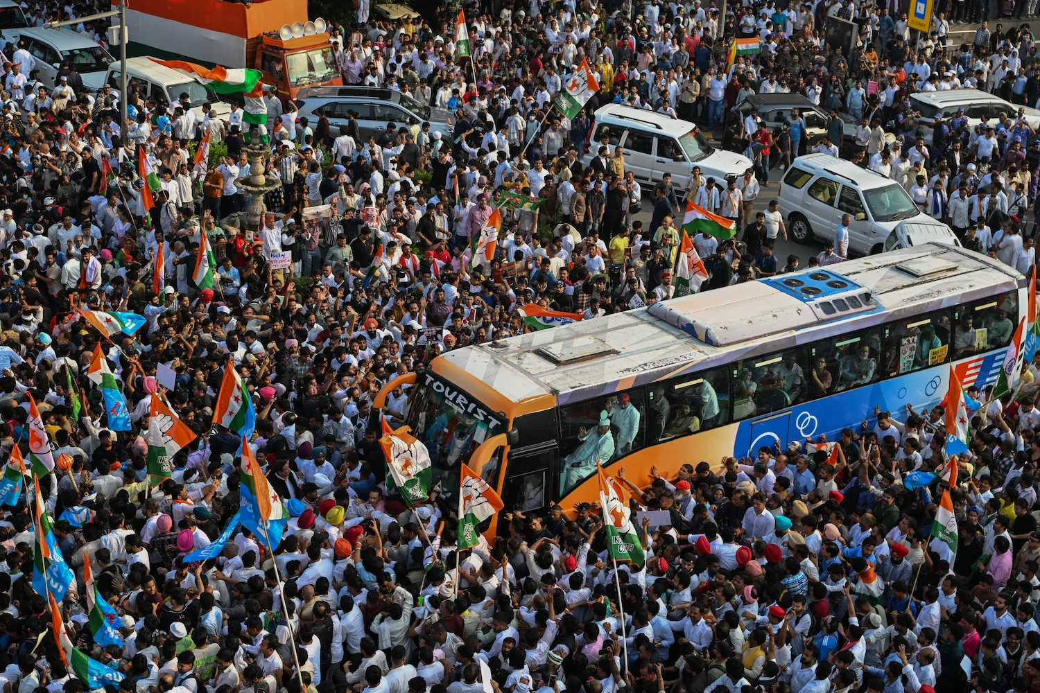 Hindistan'da 'Hamamböceği' Sorunu ve Modi'nin Demokrasi Savunması