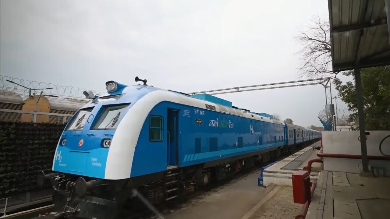 Hindistan'dan ilk hidrojenli yolcu treni: NaMo Green Rail