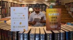 Hindistan Keşmir'de kitap yasaklama krizi