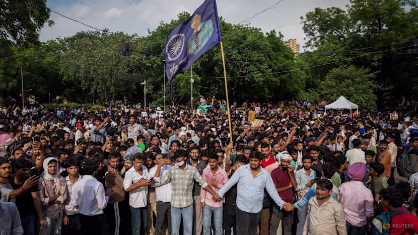 Hindistan'da Muhalefet Parlamento Oturumunu Bastı: Öğrenci Protestolarına Destek ve Modi'ye Baskı