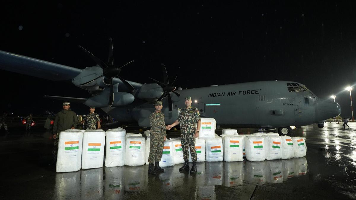 Hindistan, sel mağduru Nepal'e 68,5 ton yardım gönderdi