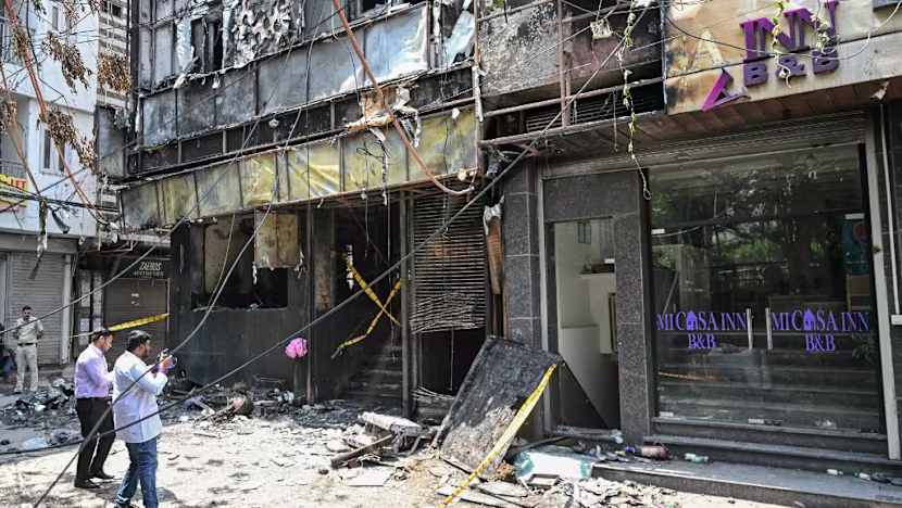 Hindistan'da Otel Yangını: 6 Ölü, İşletme Sahibi Gözaltında