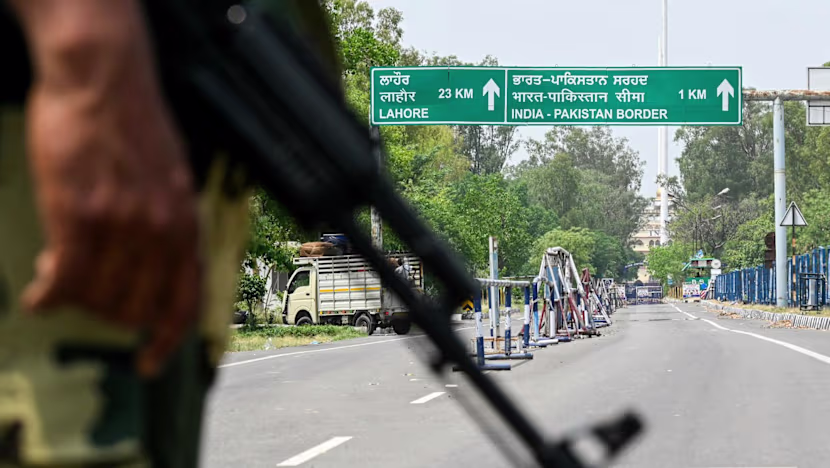Hindistan ve Pakistan Sınır Olayı Sonrası Büyükelçilerini Çağırdı