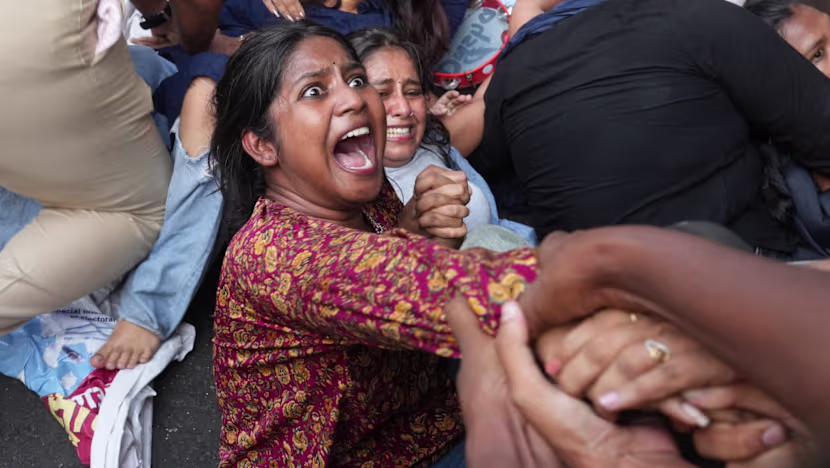 Hindistan'da protestolara polis müdahalesi: Muhalefet ve gazetecilerden sert suçlamalar