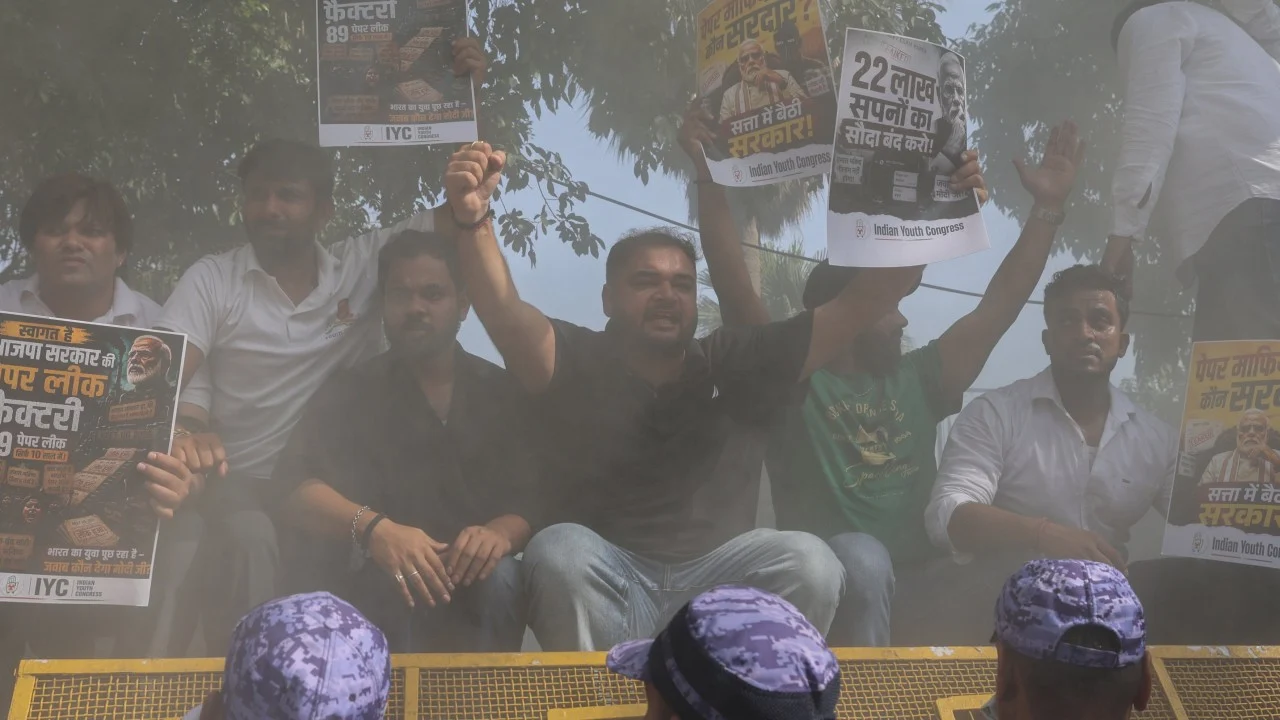 Hindistan sınav skandalları protestolarına hava kuvvetleriyle müdahale ediyor