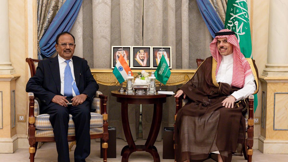 Hindistan ve Suudi Arabistan'dan enerji güvenliği ve bölgesel durum toplantısı