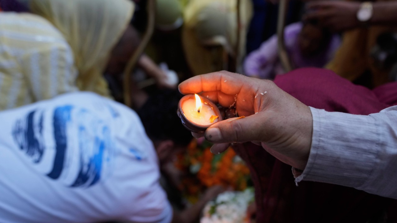 Hindistan'da tapınakta bayram izdihamı: 7 ölü