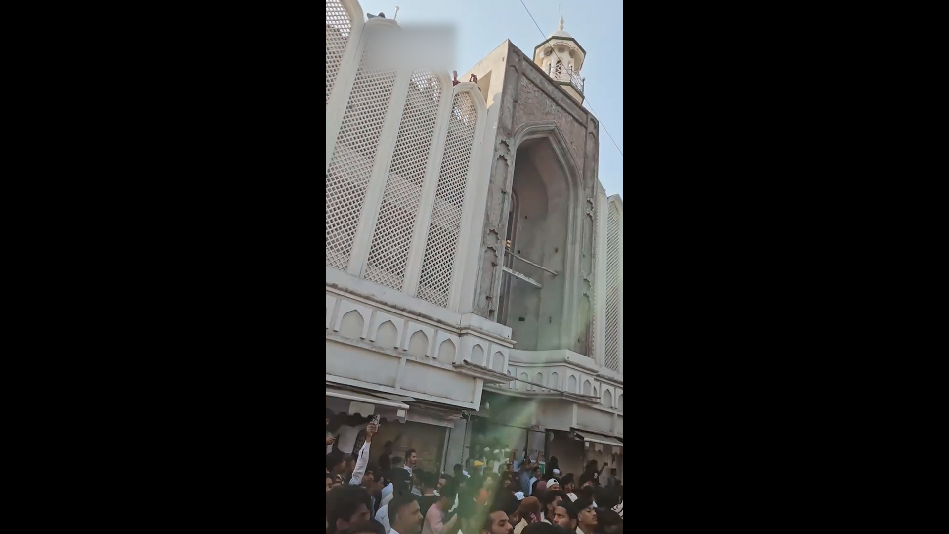 Hindistan'da 600 Yıllık Cami Yıkımına Müslüman Tepkisi