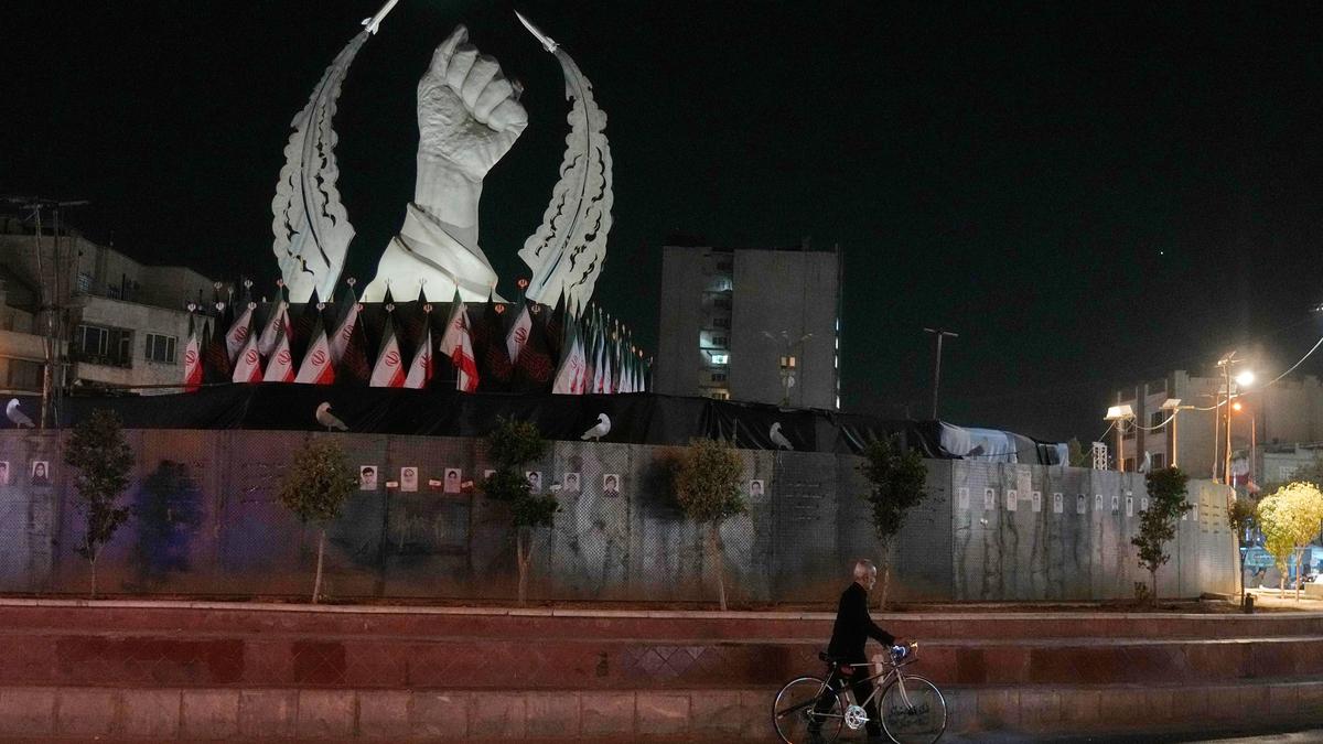 Hindistan'dan İran'a Seyahat Uyarısı: 'Erteleyin