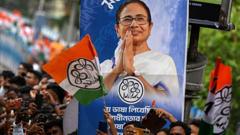 Hindistan'ın Güçlü Kadın Siyasetçisi Mamata Banerjee Partisini Kaybediyor