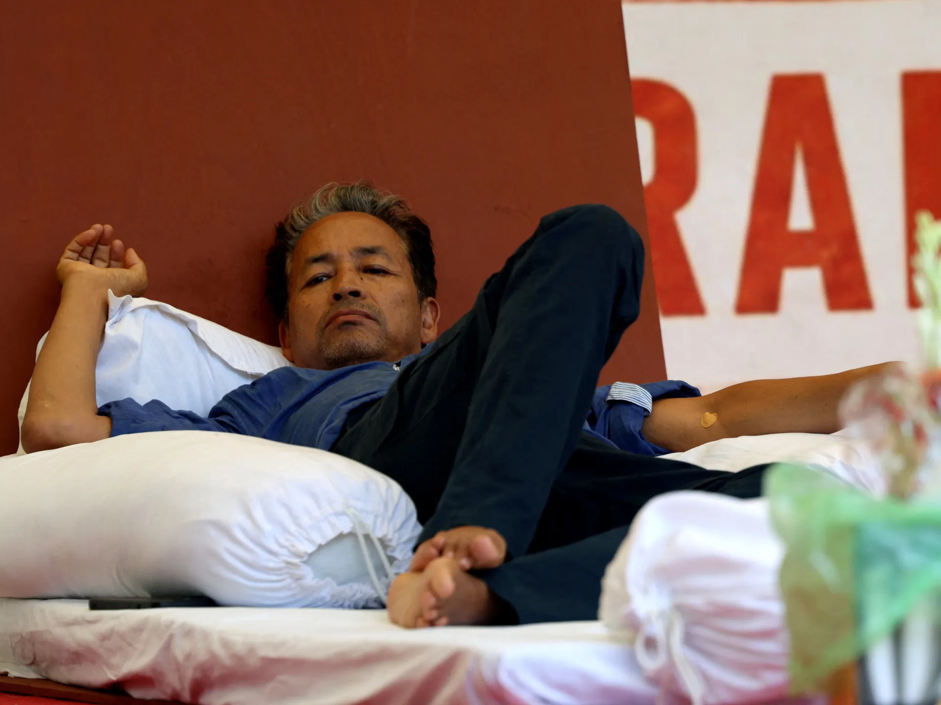 Hintli aktivist Wangchuk, sınav sorularının sızmasını protesto için 26 günlük açlık grevini sonlandırdı