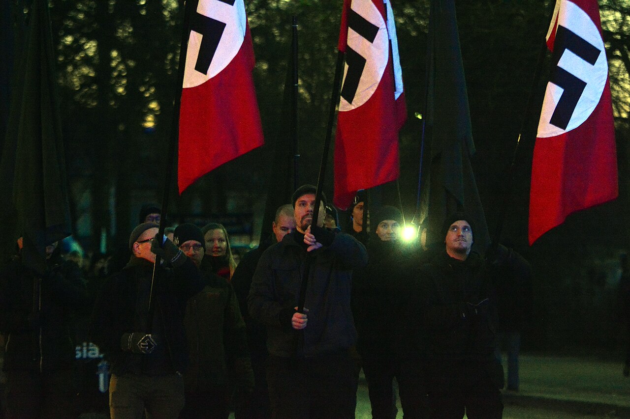 Hitler benzeri taraftar Almanya maçında mı