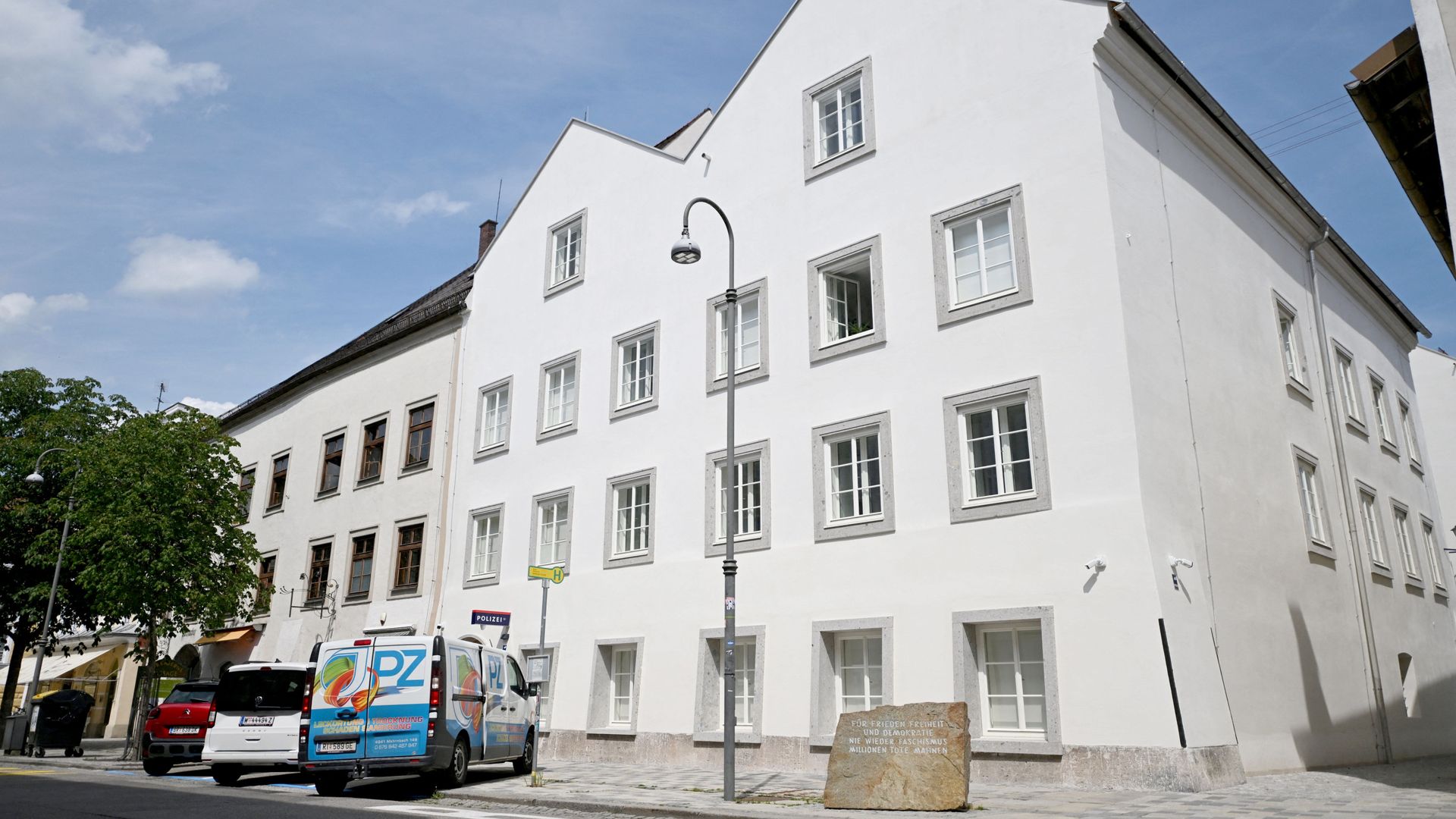 Hitler'in doğduğu ev polis merkezi oldu