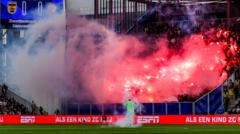 Hollanda Ligi'nde Skandal: Feyenoord Taraftarlarından Fişek Atışı