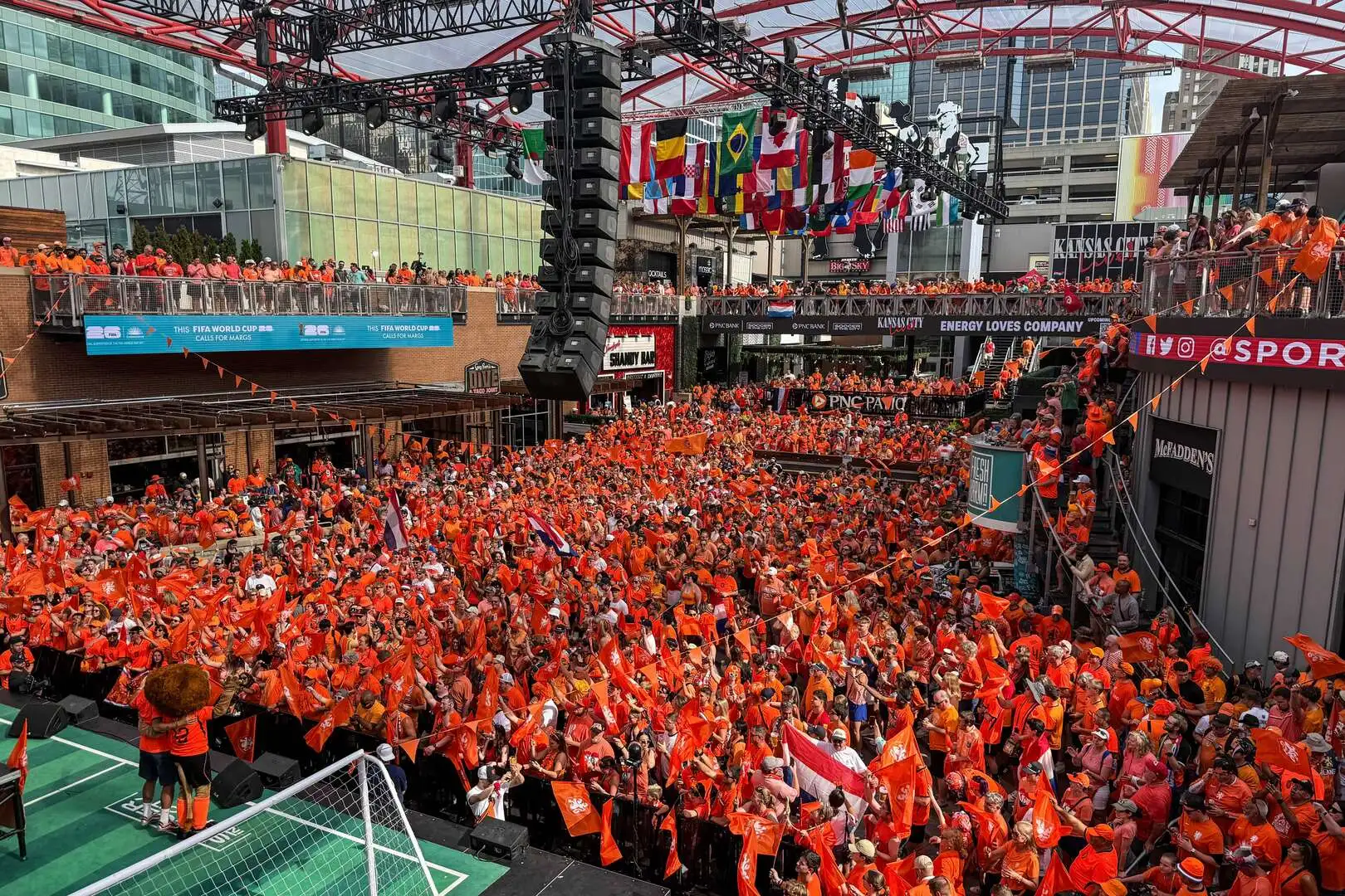 Hollandalı Taraftarlar ABD'de Dünya Kupası Coşkusuyla Buluştu