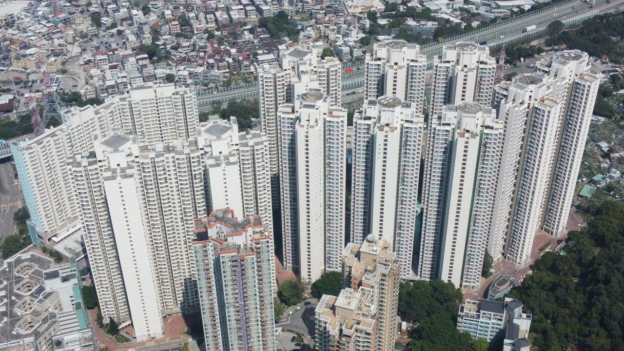 Hong Kong'da 10 Yaşındaki Kıza Bira Taşıtılması Olayı: Polis Soruşturma Başlattı