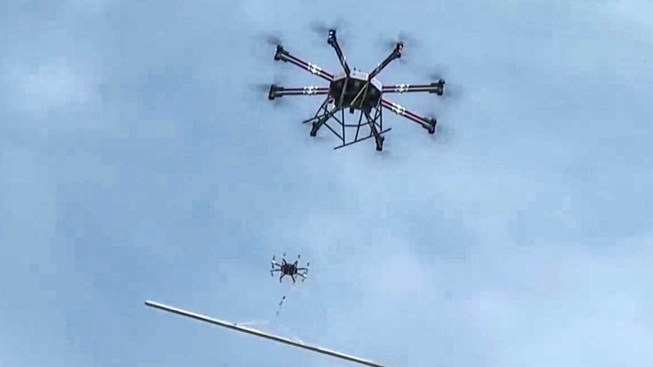 Hong Kong 150 kiloluk dronlarla inşaat malzemesi taşıyacak