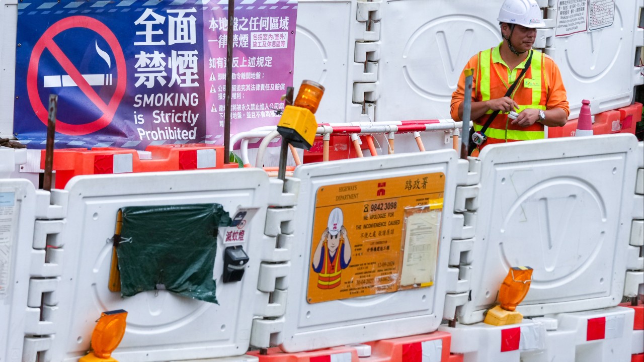 Hong Kong'da İnşaat Yasaklarında İlk Haftada 21 İşçiye Sigara Cezası
