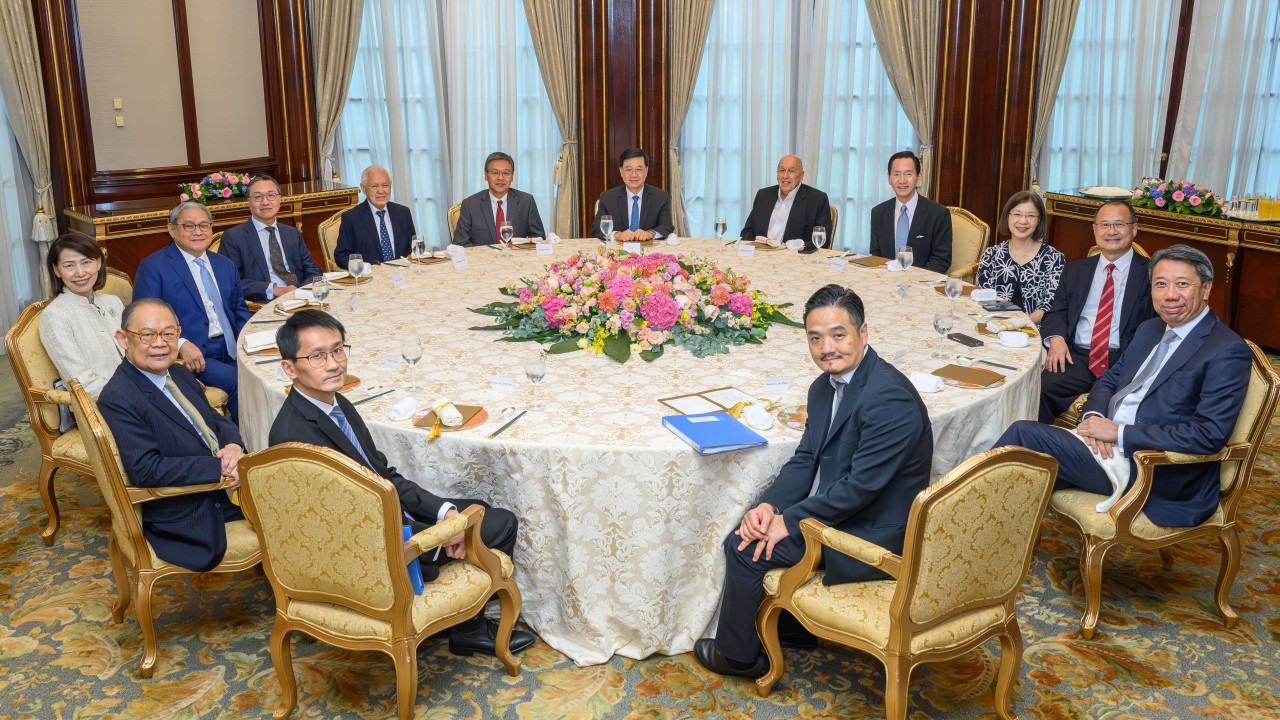 Hong Kong'un 5 Yıllık Planı: John Lee İş ve Yenilik Liderleriyle Buluştu