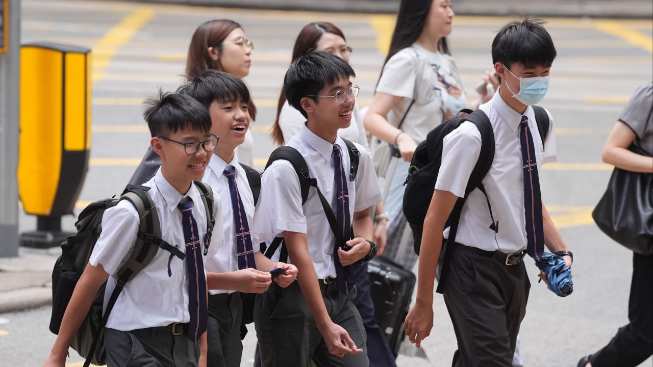 Hong Konglu aileler uçak biletlerinin artmasıyla Asya'daki yaz okullarına yöneldi